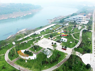 廣安市鄰水縣污水處理站，廣安市政協(xié)人資環(huán)委帶領(lǐng)鄰水縣政協(xié)與縣住建局相關(guān)負(fù)責(zé)人，到鄰水縣各鄉(xiāng)鎮(zhèn)專(zhuān)項(xiàng)督導(dǎo)污水處理廠(chǎng)（站）建設(shè)與運(yùn)行情況